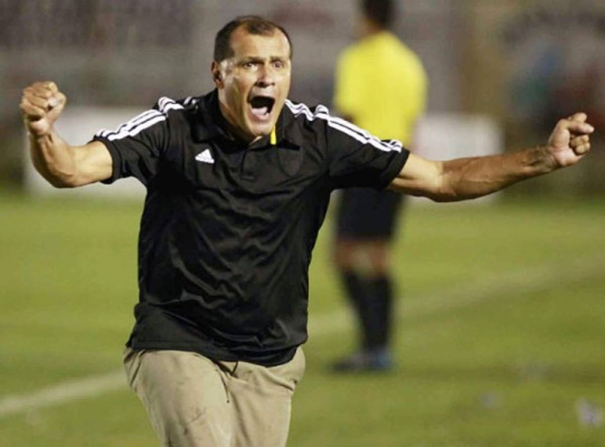Tras ser despedido por Juticalpa, el entrenador Wilmer Cruz suena para llegar al Social Sol de Olanchito.