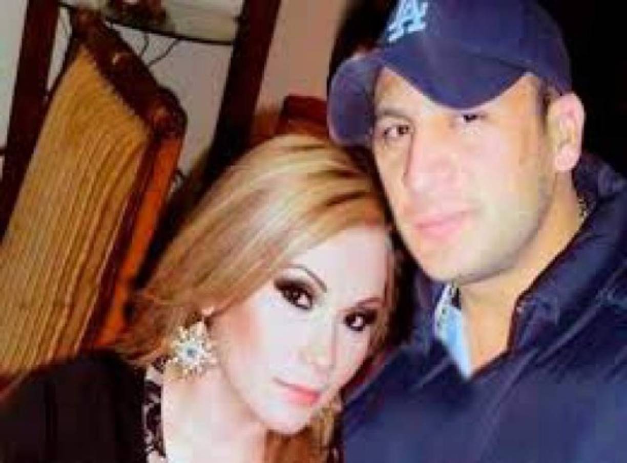 También Blanca Vianey Durán Brambila, esposa del cantante Valentín Elizalde, fue asesinado en 2006.