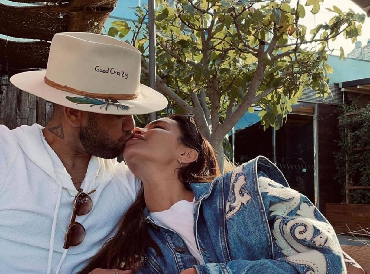 El deportista brasileño ha contado en todo momento con el apoyo de su mujer, habiendo publicado esta en redes sociales un mensaje de cariño en el que aparecen las manos de ambos unidas bajo el lema “Together” (‘Juntos’).