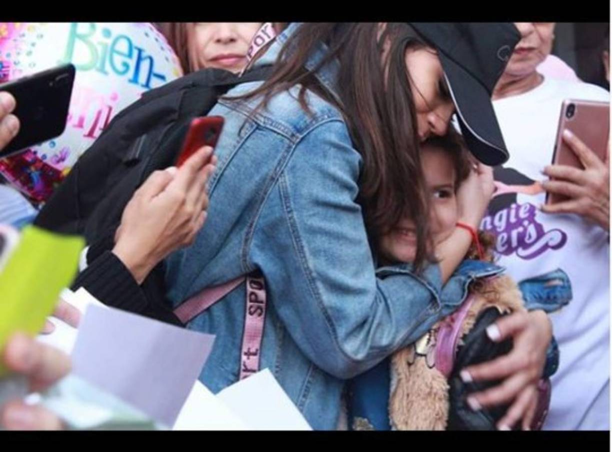 Los más pequeños de la casa también demostraron su cariño y admiración por Angie Flores.