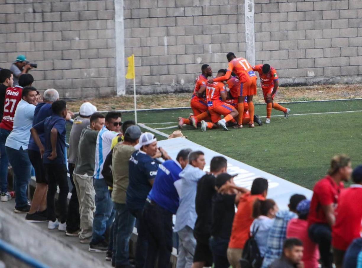 El Vida salió goleado por 3-0 ante el conjunto local que sumó tres nuevos puntos en el Clausura.