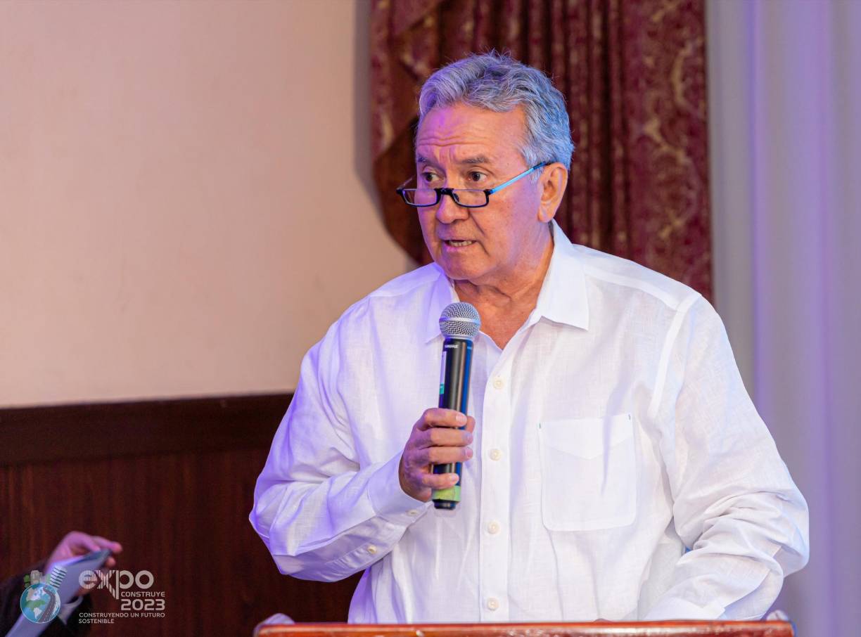 Arnaldo Martínez, presidente del comité ejecutivo de ExpoConstruye 2023, detalló que el objetivo de este evento es brindar un espacio a profesionales y empresas de diversos países relacionados con la industria de la construcción y ramas afines, fomentar, fortalecer y estimular el crecimiento del sector de la construcción, promoviendo una sinergia de comunicación entre los participantes de las cadenas de suministros, proveedores de productos y servicios.