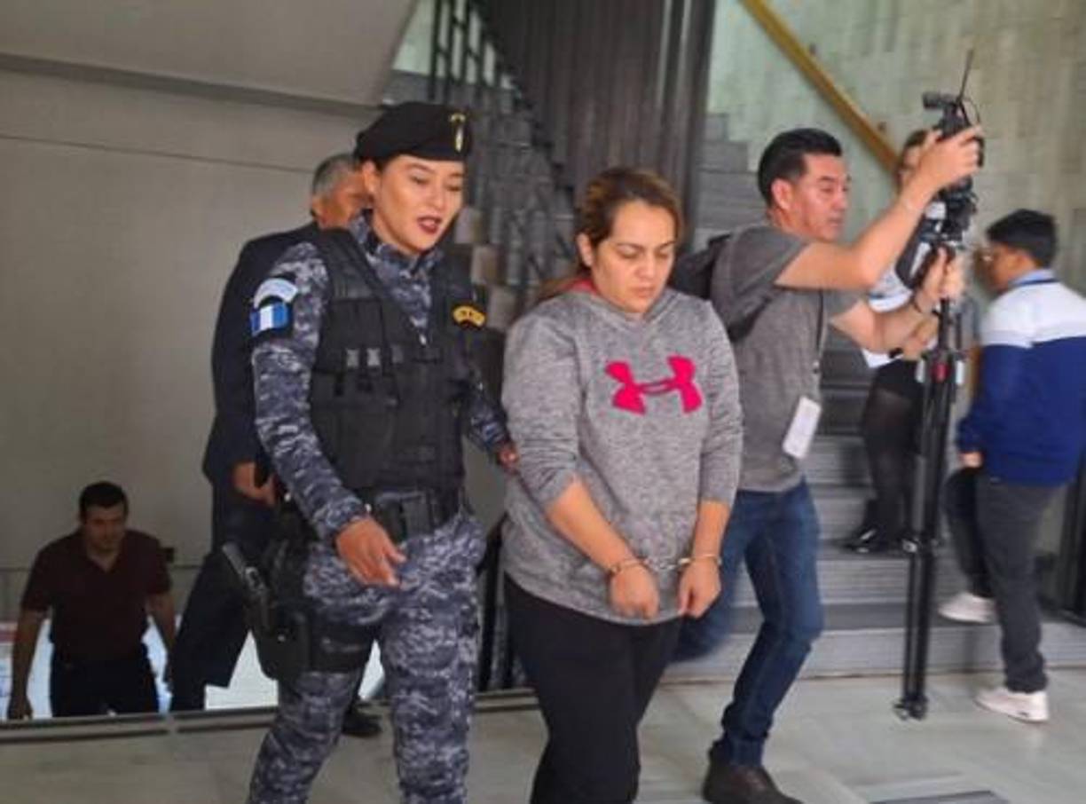 Cindy Barrios fue detenida en Chiquimula, Guatemala este viernes y se le acusa de encubrimiento por el Ministerio Público ya que había dicho que el día en que desapareció Floridalma Roque, ella no había trabajado.
