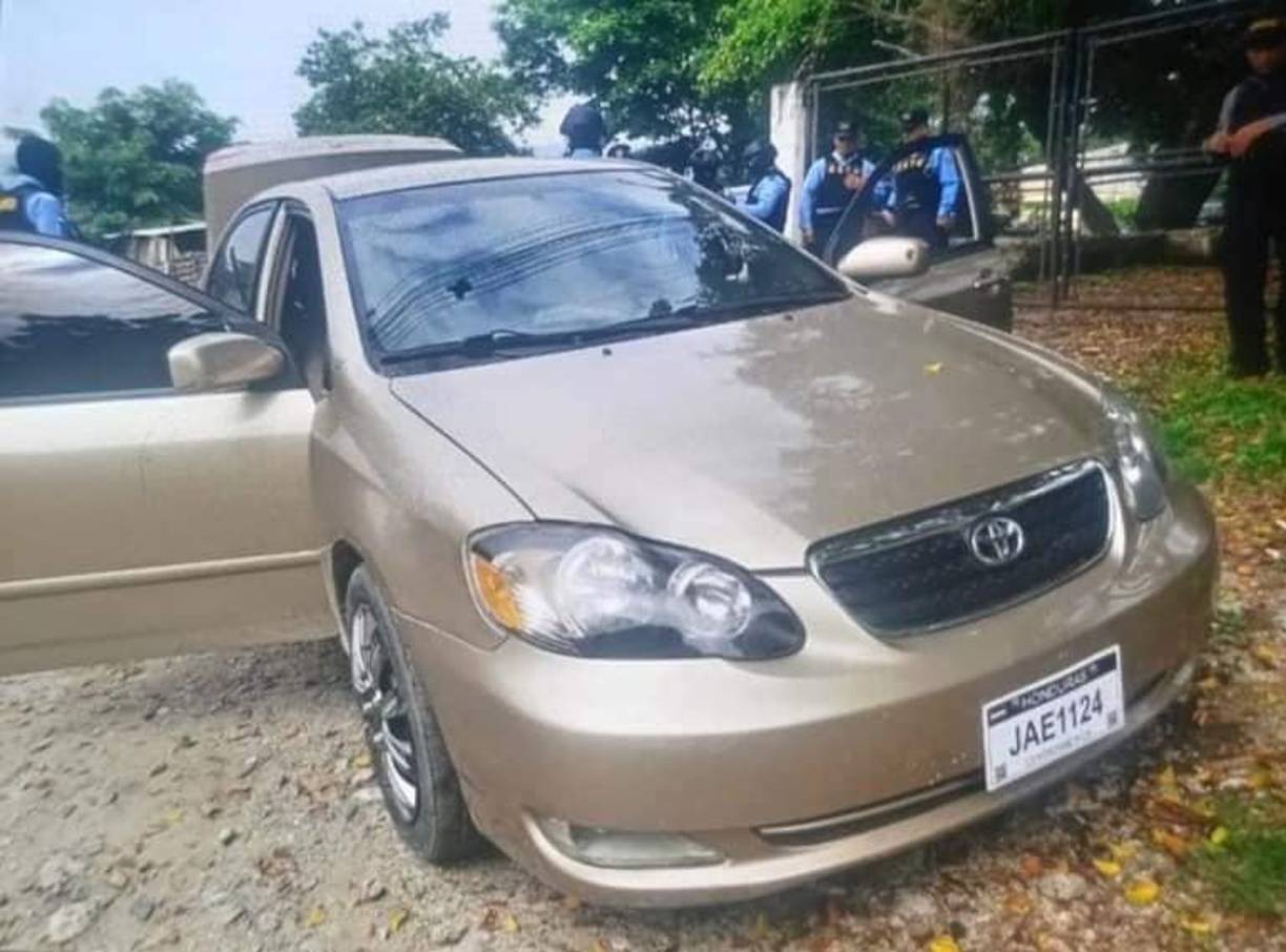 “¿Adónde están?”, le pregunta un agente opilicial a lo que le hombre contestó: “patrón yo los llevo adonde están los otros. Allá están los carros en Asomoproh (Asociación de Motoristas Profesionales de Honduras)”. 