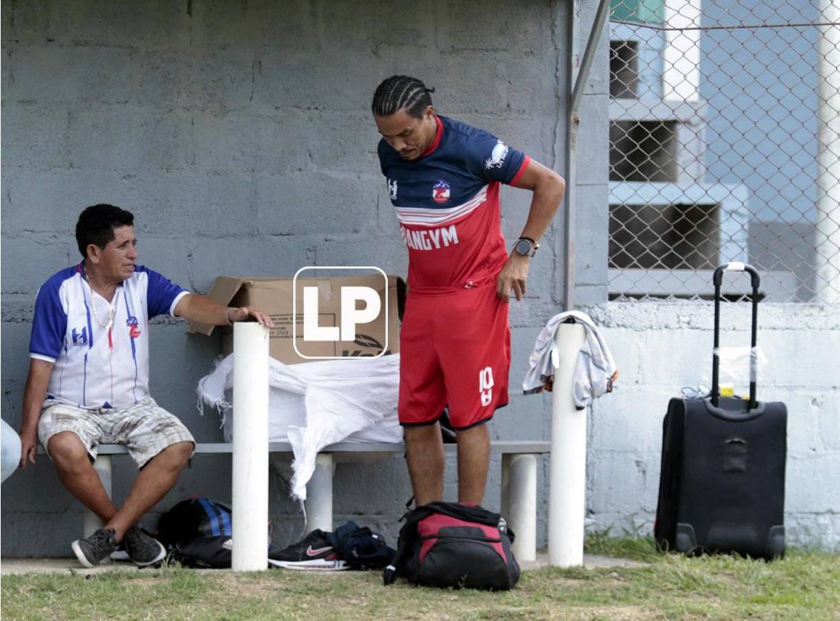 El jugador de 42 años no pierde detalle y se preparó bien para comenzar el entrenamiento.