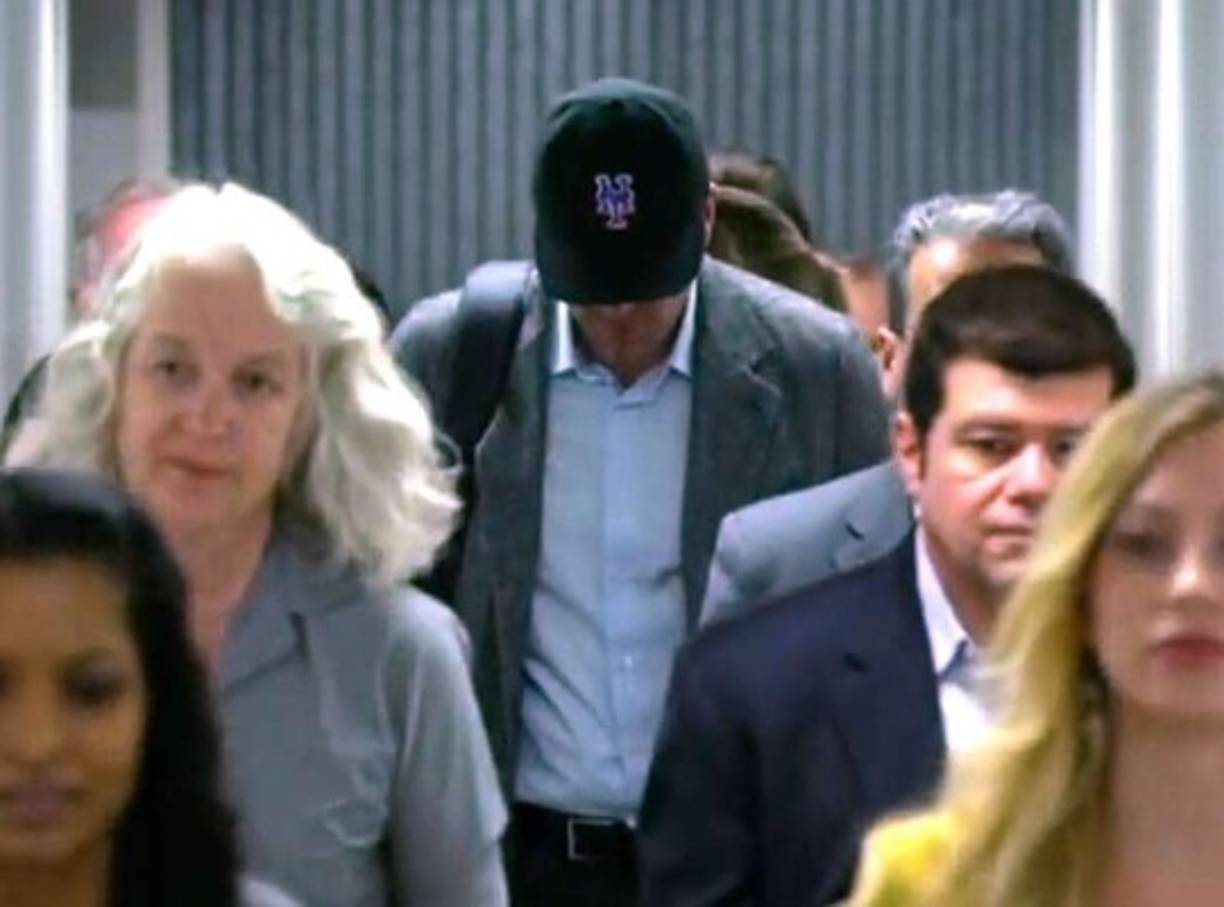 5. Se peleó con el director de “Gone Girl” porque se negaba a usar una gorra de los Yankees.<br/>Ben Affleck es un fanático acérrimo de los Boston Red Sox. El actor es un fanático tan acérrimo que tuvo una discusión con el director David Fincher y se detuvo la producción del filme “Gone Girl” durante varios días. Fincher deseaba que el personaje de Affleck simplemente usara una gorra de los Yankees en una escena. Affleck se negó a representar al rival de su equipo favorito. Al final, ambas partes llegaron a un acuerdo y el protagonista de Armaggedon se puso la de los Mets de Nueva York.