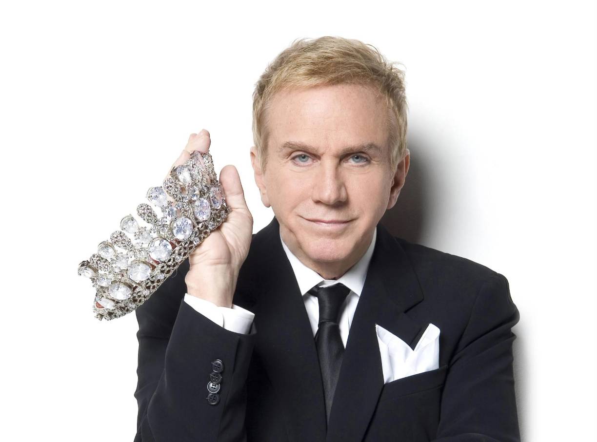 Con el objetivo de promover la diversidad e inclusión, el certamen de Miss Universo ha implementado una serie de nuevas reglas que permiten la participación de mujeres transgénero, con sobrepeso, casadas y con hijos. Estos cambios han generado un importante debate en torno a los estándares de belleza y la evolución de los concursos de este tipo en la sociedad actual, pero muchos querían saber la opinión de un experto como lo es Osmel Sousa.