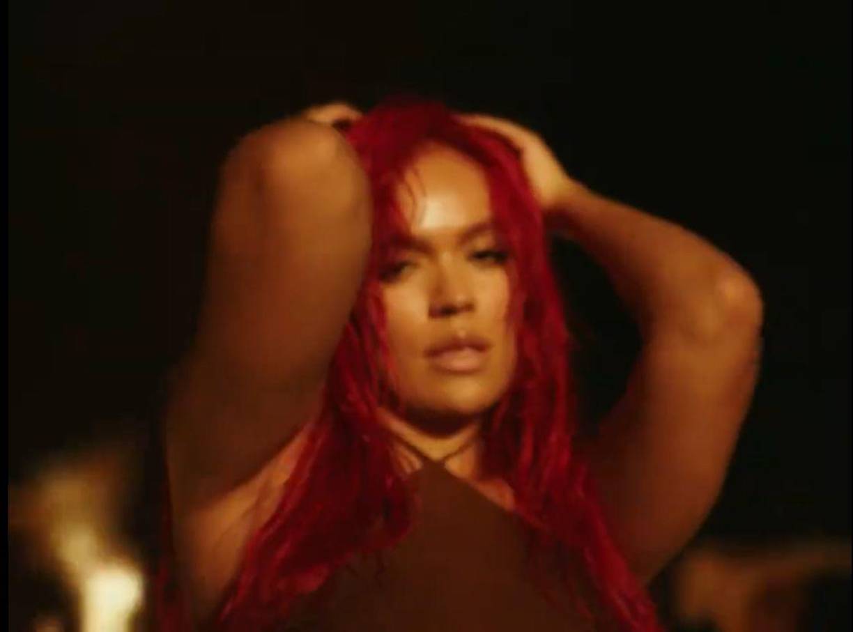 Y agrega: “Dile a tu nueva bebé que por hombres no compito / que deje de estar tirando que al menos yo te tenía bonito”.