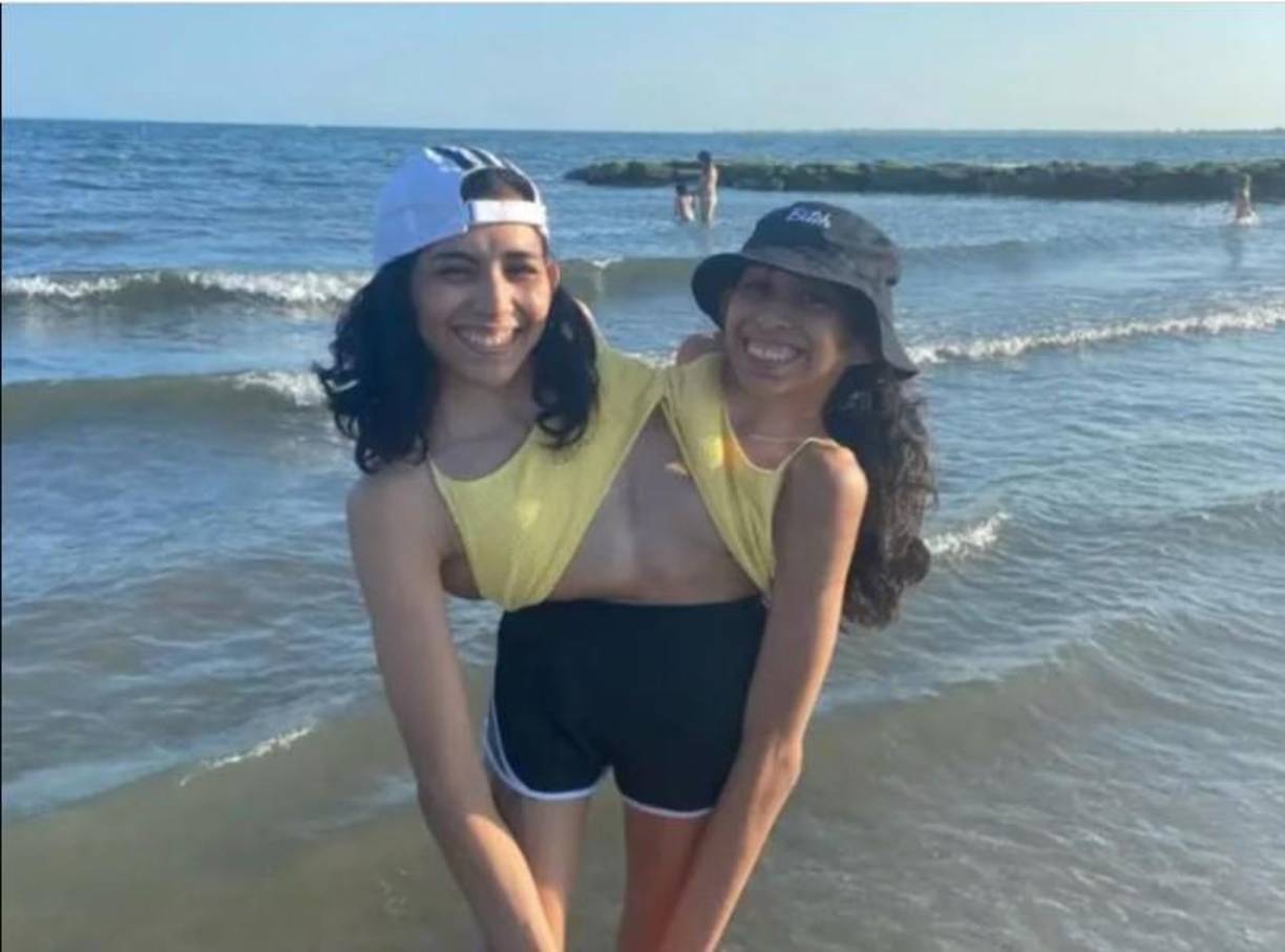 Carmen logró conseguir lo que parecía lejano con la ayuda de Daniel: una relación estable, comprensiva y duradera. Según relató en una entrevista con el medio citado anteriormente, conoció a Daniel en octubre de 2020 a través de la aplicación de citas Hinge, y desde entonces han sido inseparables.