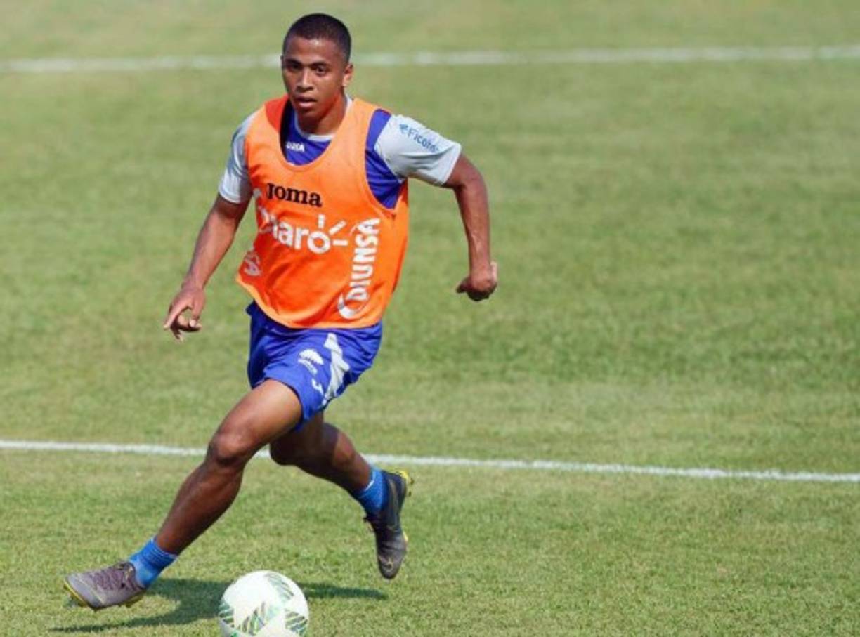 Rigoberto Rivas: Se menciona que la Sampdoria de la Serie y el Rapid Viena de Austria quieren el jugador hondureño, cuya ficha le pertenece al Reggina.