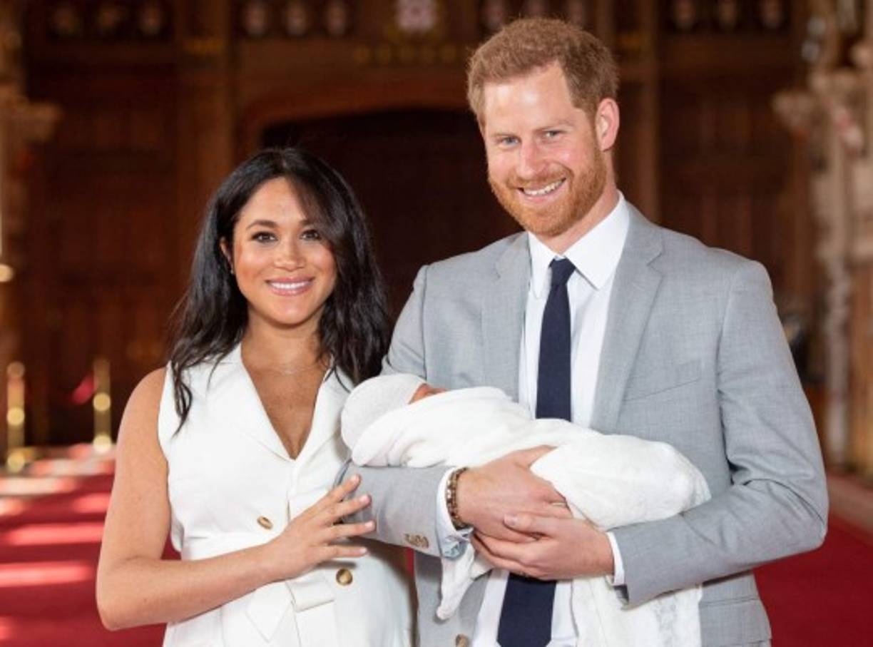 Bebé real. <br/>Meghan dio a luz al primer hijo de la pareja, Archie Harrison Mountbatten-Windsor, el 6 de mayo de 2019. La pareja, que vivía antes del nacimiento en el palacio de Kensington, en Londres, lugar de residencia de William y Kate, se instaló en abril en Frogmore Cottage, mucho más grande, situada en los terrenos del castillo de Windsor.<br/>