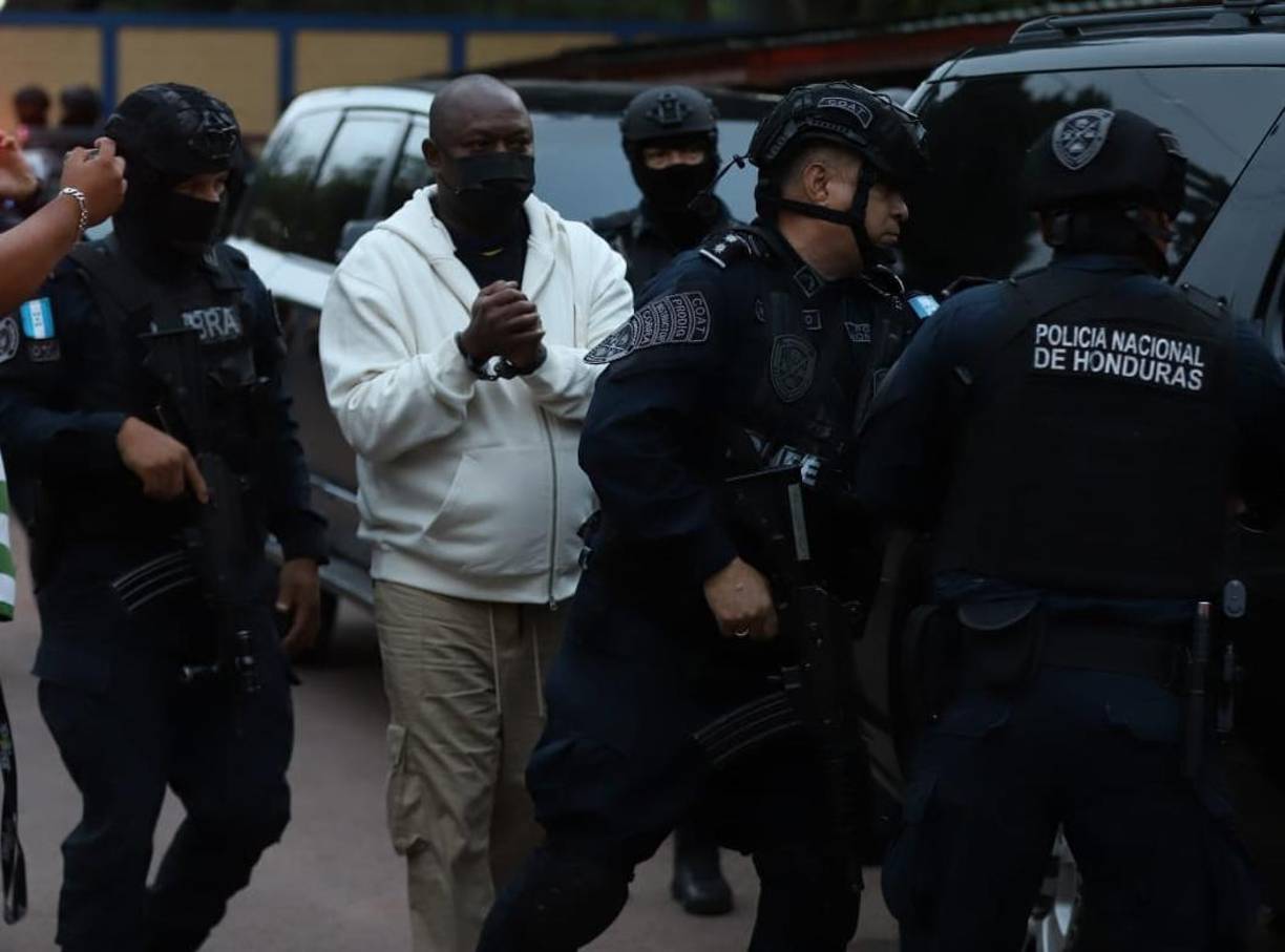Ella confió a LA PRENSA que su padre le pidió ayer un pollo para cenar y también les animó a que, como familia, tengan fe de que pronto regresará.