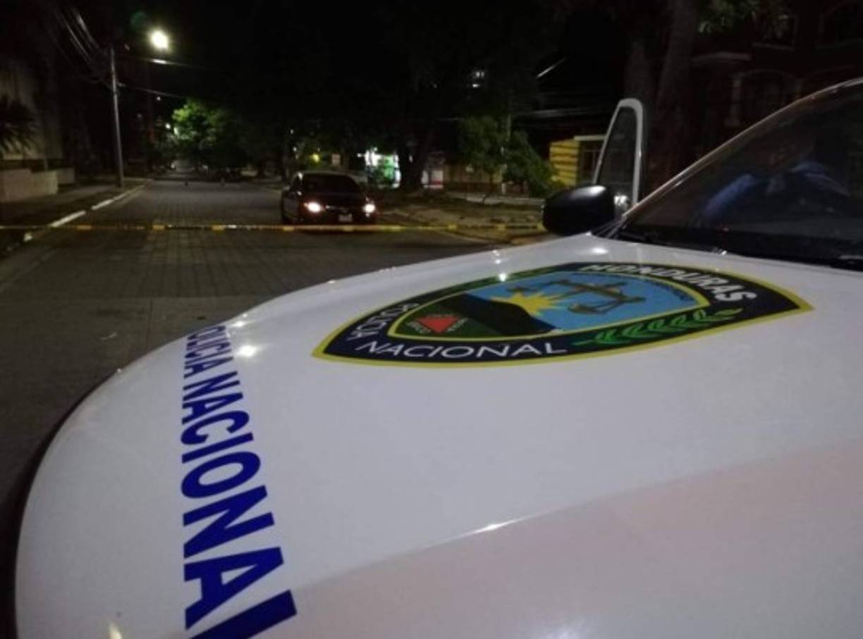 La Policía Nacional acordonó la escena de crimen desde la madrugada cuando ocurrió el crimen.