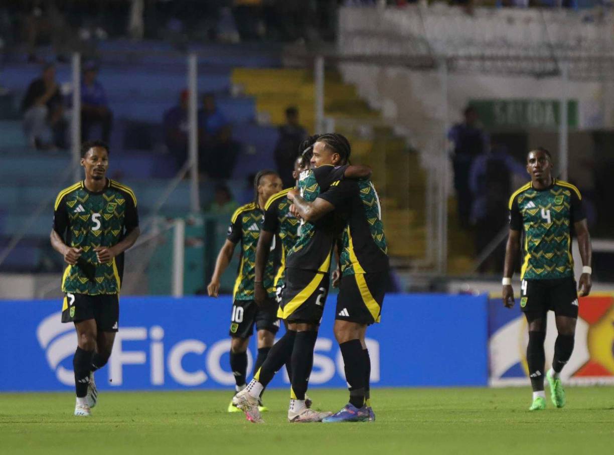 Michail Antonio, que había advertido en la previa que “creo que anotaré el martes a Honduras”, conjeó el penal por gol y Jamaica se llevó la victoria 1-2.