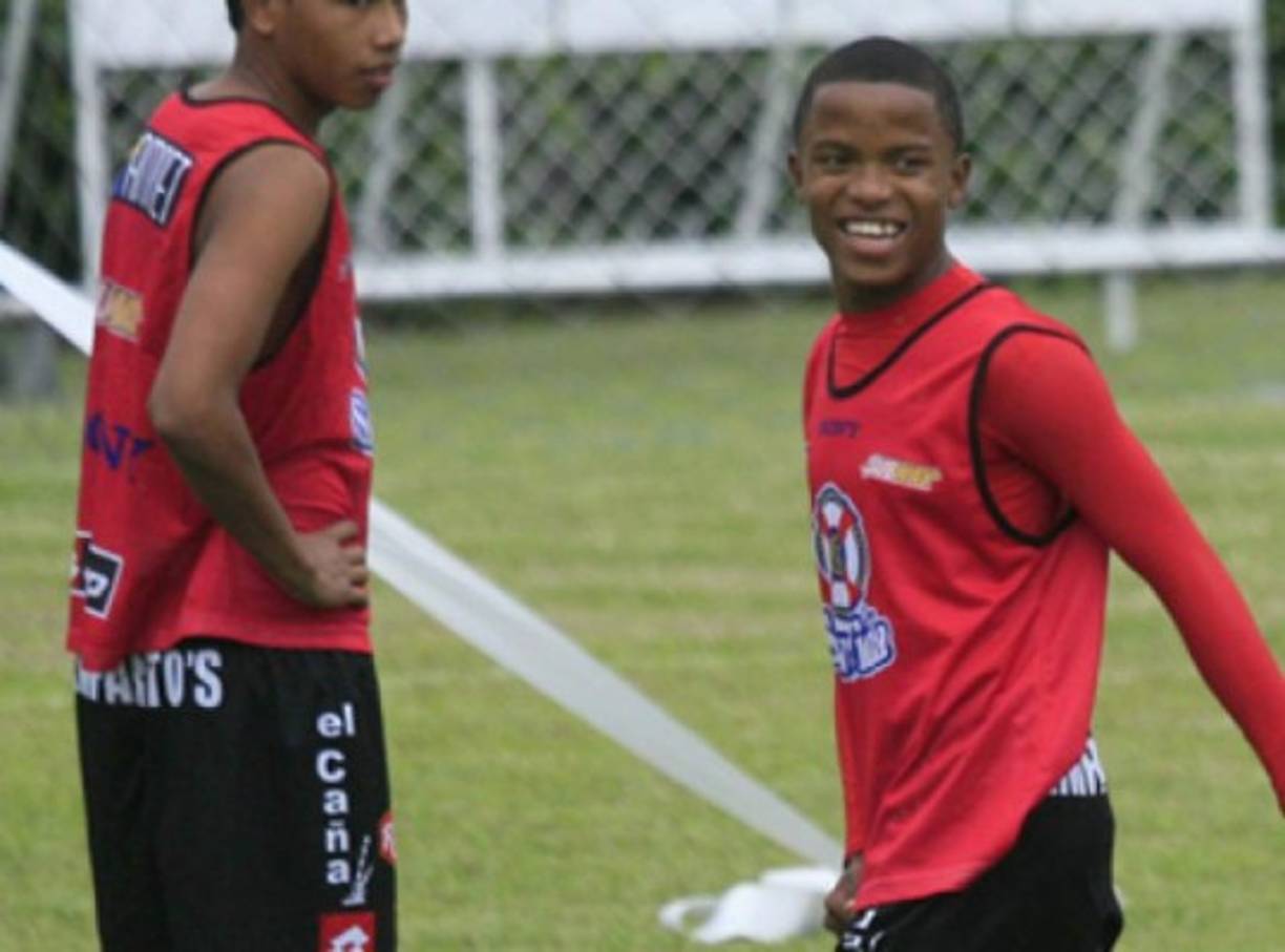 Steven el 'Chicharito' Ramos pintaba para ser crack. En Real España al final no se consolidó y ahora trabaja en construcción en Estados Unidos.