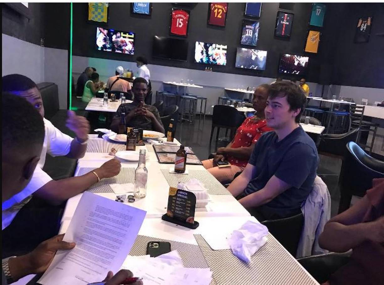 Para agradecer, Jermaine Edwards invitó a Rushawn Ewears y ya piensa en una posible colaboración con el joven.