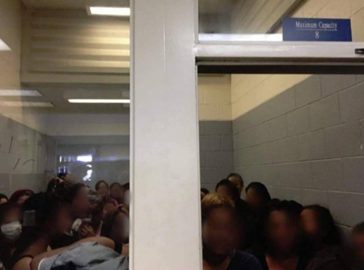 Estas celdas son denominadas hieleras por los inmigrantes debido a las altas temperaturas a las que son sometidos dentro de las mismas.