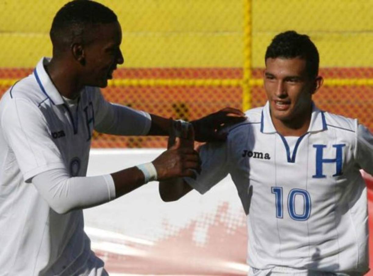 Rembrandt Adán Flores Bonilla, Juega en la posición de centrocampista, y actualmente milita en el Club Deportivo Olimpia pero no ha tenido grandes oportunidades. Es sobrino de la periodista deportiva de Telemundo Ana Jurka.