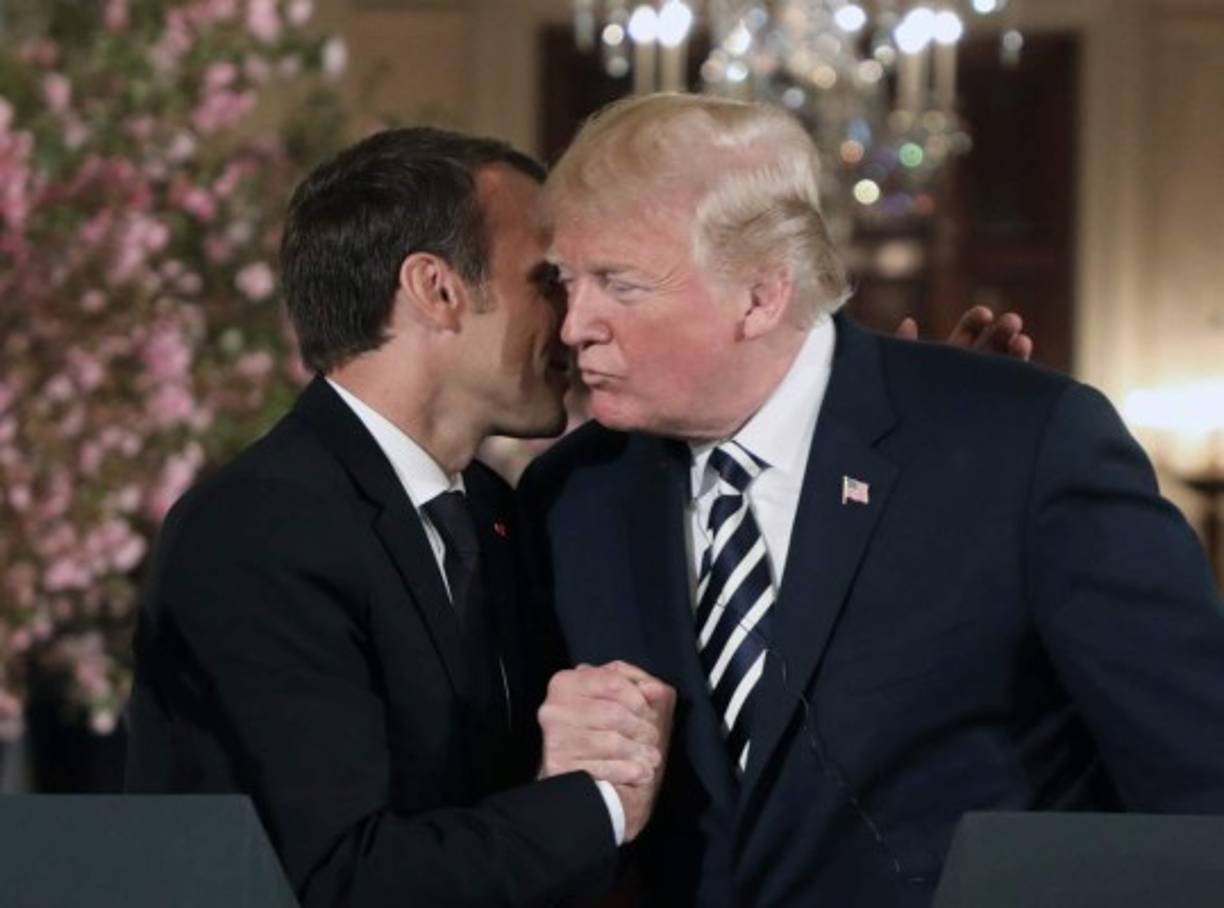 La primera visita de Emmanuel Macron como Presidente de Francia a Estados Unidos es lo más comentado en las redes sociales, aunque la llegada fue para tratar temas un tanto espinosos como el caso de Siria y otros conflictos, Macron y Trump han sido captarados en momentos alegres, joviales y hasta de bromance. Pero la pregunta sería: ¿Qué hay detrás de la amistad entre los líderes políticos?<br/><br/>