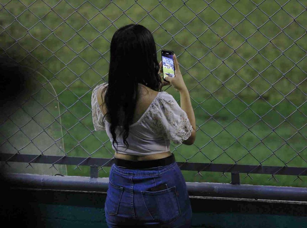 Ella no se perdió nada del entrenamiento de la Selección de Honduras.