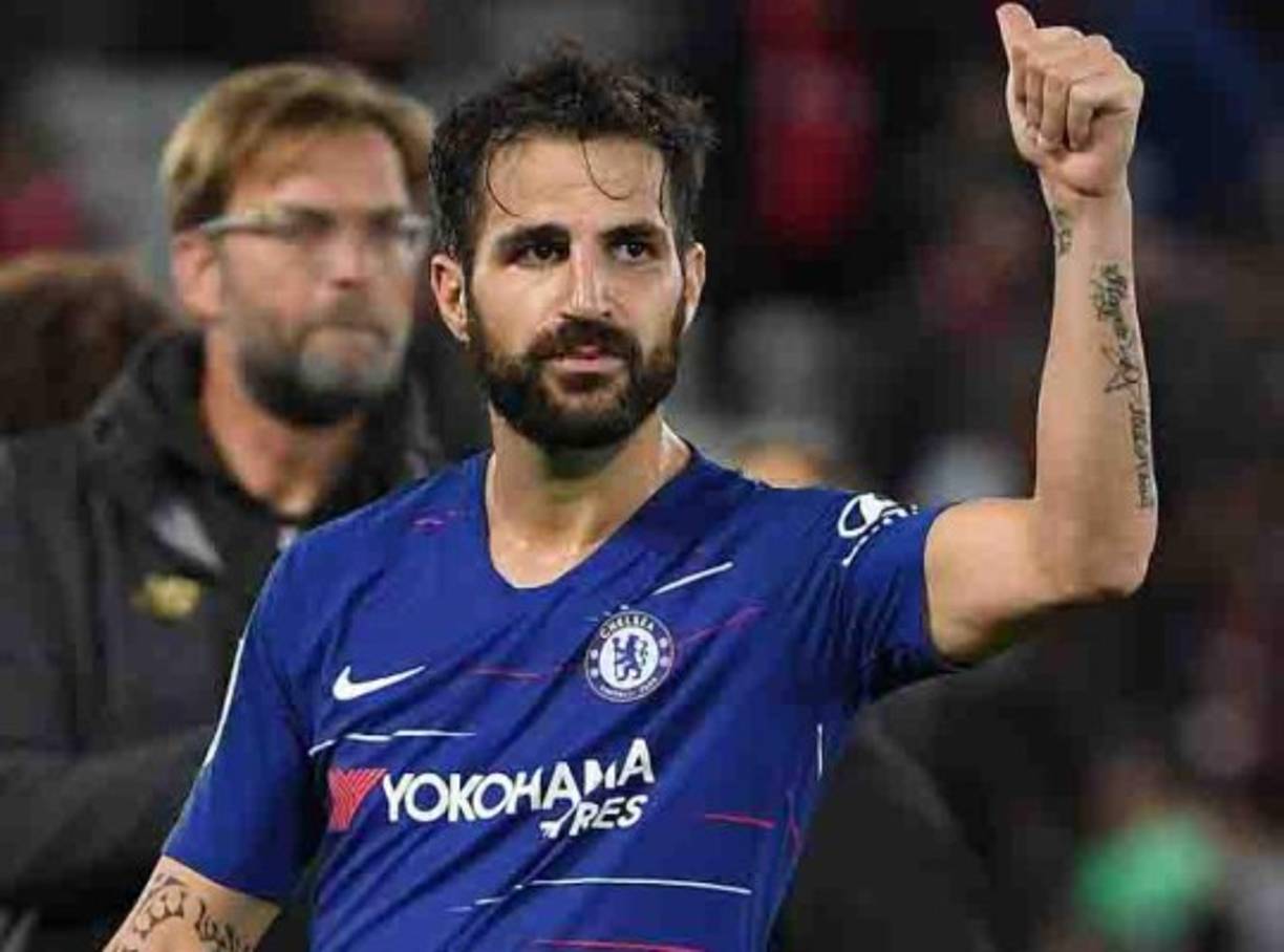 Cesc Fàbregas: El mediocampista español dejaría al Chelsea y se menciona que el AC Milan lo quiere.