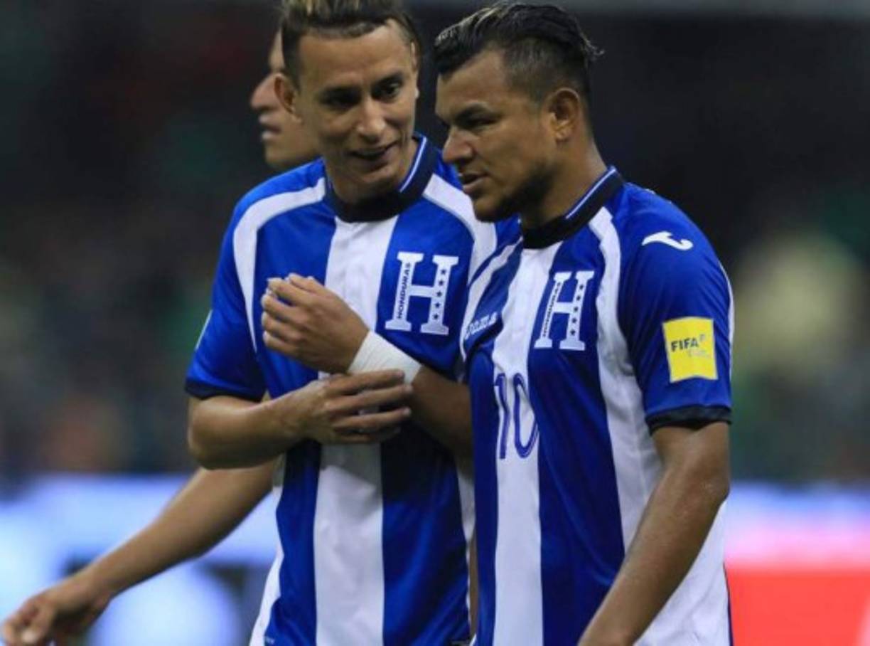 Otra sorpresa en el Olimpia. Se maneja que Olimpia está negociando con Mario Martínez, de concretarse sería un golpe al mercado hondureño y ante eso el técnico colombiano Restrepo aceptó el buen nivel del zurdo. “Si de pronto Olimpia puede llenar las opciones a nivel nacional sería muy bueno pero no es fácil porque la parte económica complica las cosas y uno siempre debe pretender que el jugador que llegue al club quiera estar en el Olimpia. Yo lo conozco a él desde que estuve acá, es un muy buen jugador”, dijo.