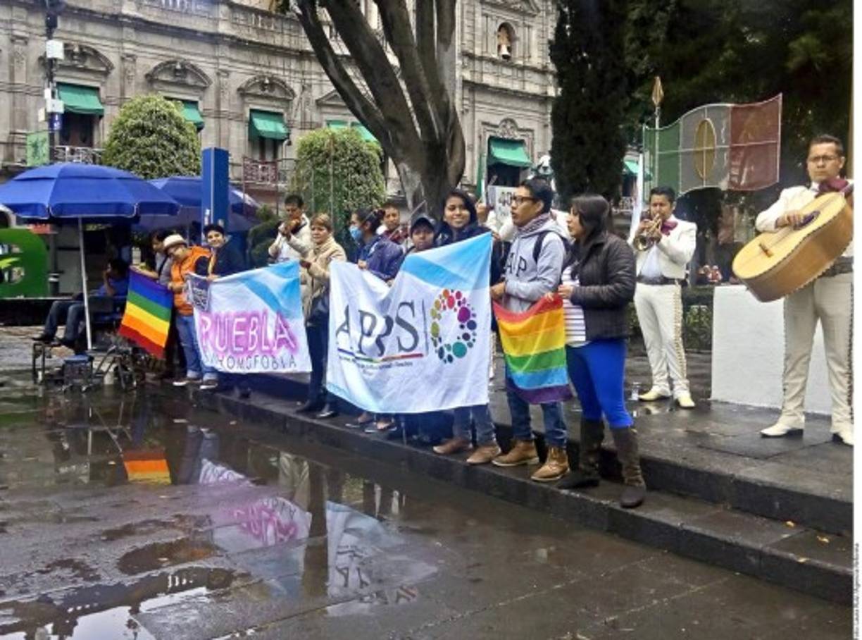 La comunidad gay mexicana en la despedida de Juan Gabriel.