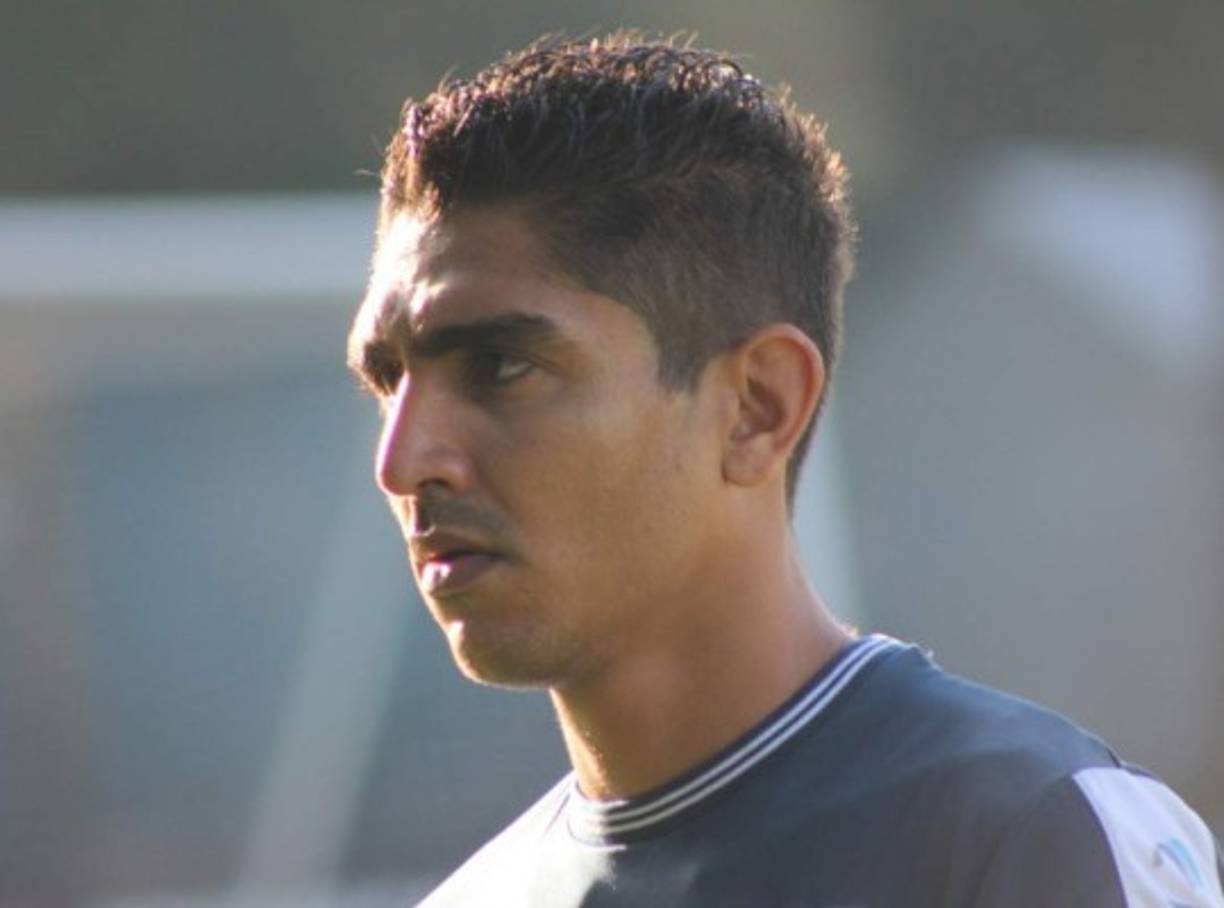 El volante hondureño Jorge Claros tras ser dado de baja por el Alajuelense de Costa Rica podría recalar en el Herediano a petición del entrenador Hernán Medford.