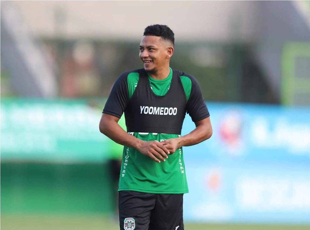 Alexy Vega - El exjugador del Victoria explicó por qué eligió al Marathón y no al Motagua, que también le hizo una oferta. ”La verdad no fue el tema económico, fue una decisión que tomé yo mismo, mi familia, mi mamá, mi papá, me gustó el proyecto que hay acá, vengo con la ilusión de poder hacer las cosas bien, de poder venir a trabajar bien y ganarme un puesto”, aseguró.