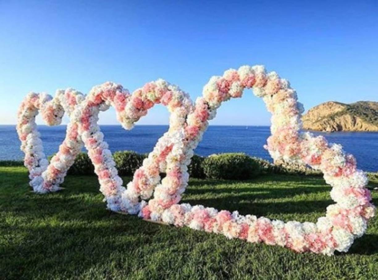 Ahora, la pareja ha elegido Ibiza para celebrar junto a familiares y amigos el enlace al ser un 'lugar conocido y querido' por el matrimonio, según han señalado desde la organización del evento.