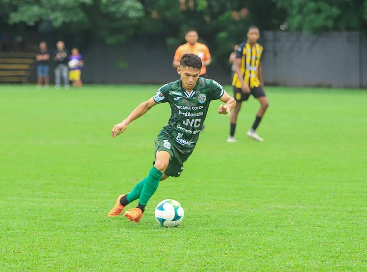 Odín Ramos - El joven mediocampista de 19 años podría salir del Marathón y jugar cedido con los Lobos de la UPN en el Torneo Clausura 2023.