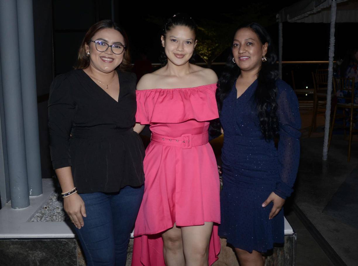 Karla Chávez, Evelin Flores y Denia Araujo