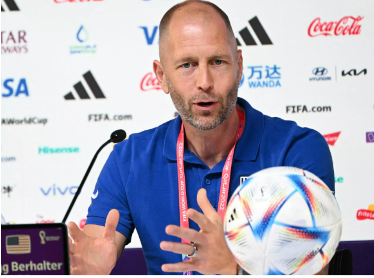 Tras el escándalo público del exentrenador de EEUU, muchos se preguntaron, ¿quién estaba detrás de la trama?