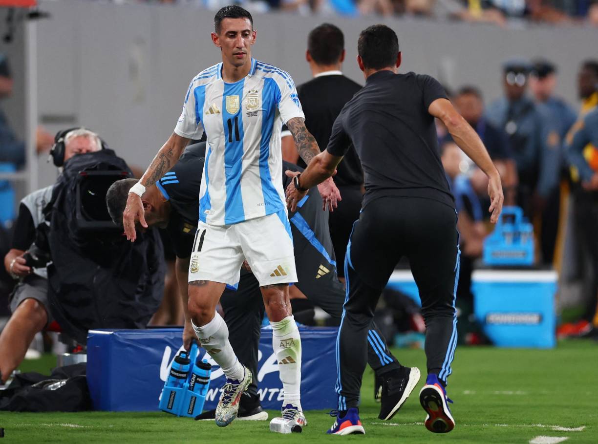 Por ejemplo, para el duelo de este domingo ante Colombia, vestirán su clásica playera albiceleste con shorts y calcetas blancas. Aquella combinación la utilizaron también contra Francia en la Final de la Copa del Mundial de Qatar 2022.