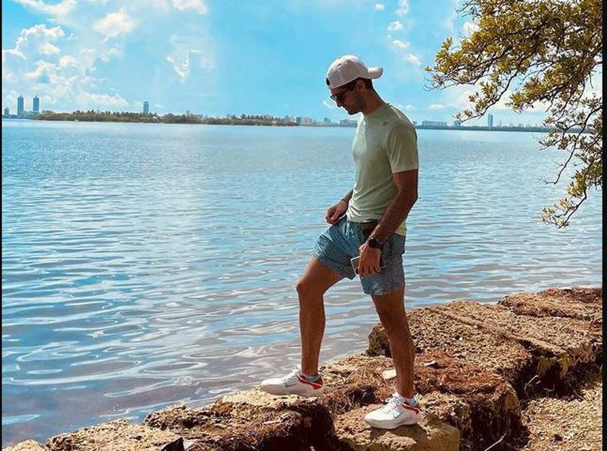 Pero, ¿quién es Anuar Zidan? Anuar se graduó de la universidad Seton Hall de una licenciatura en radiodifusión, periodismo y cine