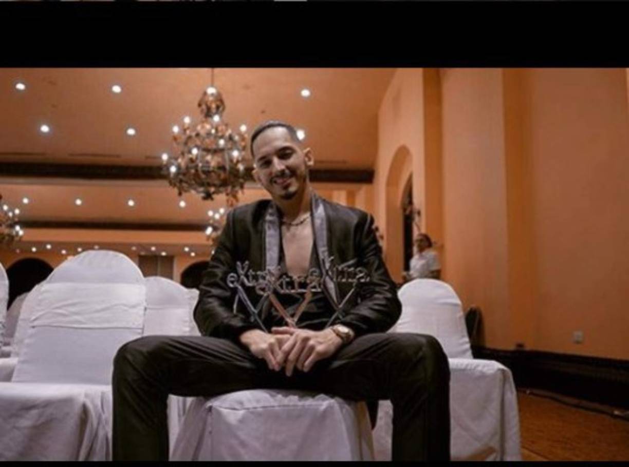 El cantante había ganado el premio Extra Artista del Año, el premio Extra Video y el premio Canción del Año con 'Sola soledad'.