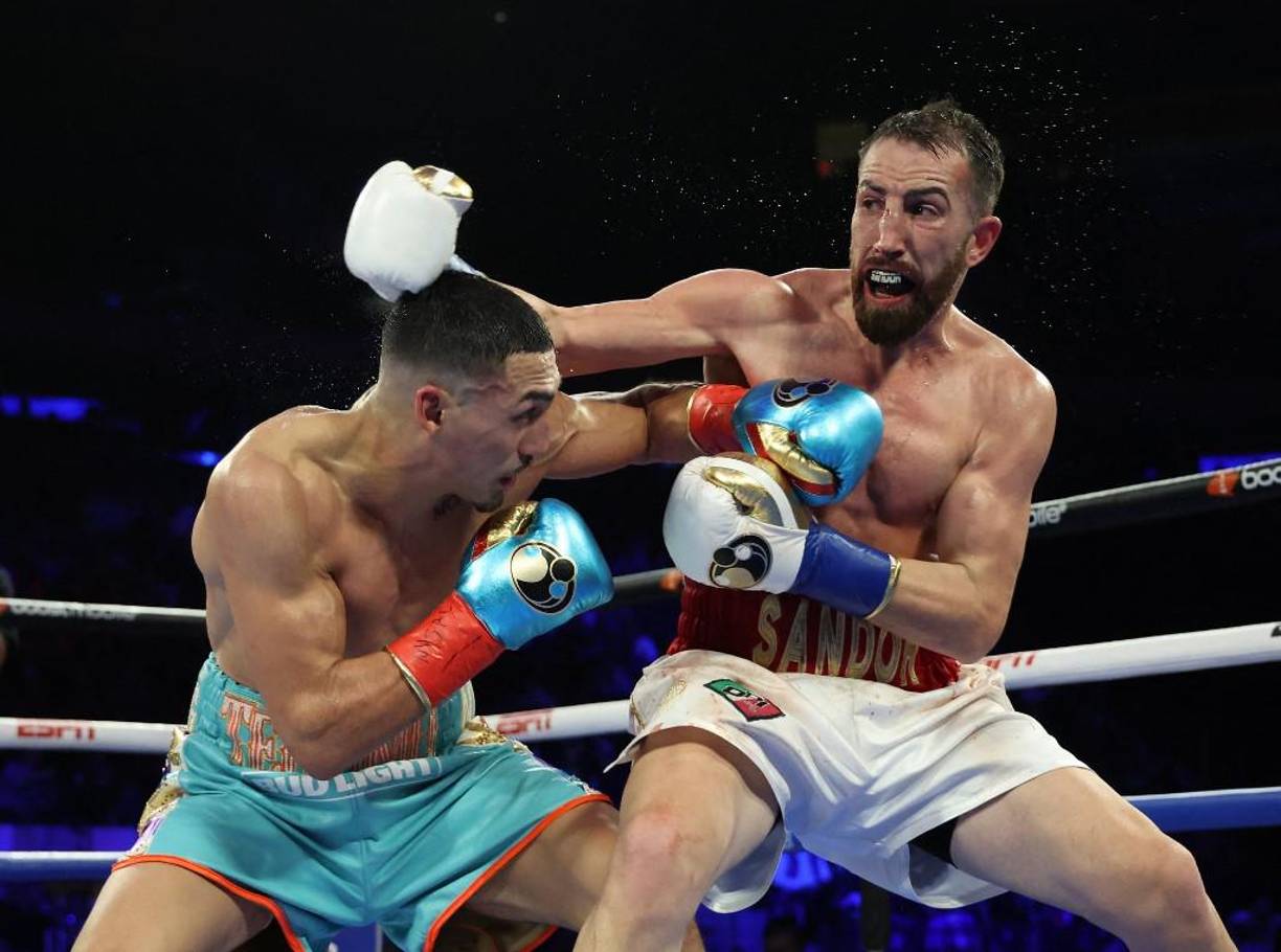 Teófimo López sumó un nuevo triunfo a su carrera boxística tras superar por decisión dividida al español Sandor Martín. Tras lo ocurrido, la prensa deportiva de España ha reaccionado molesta ya que señalan que su deportista debió de ser el ganador.