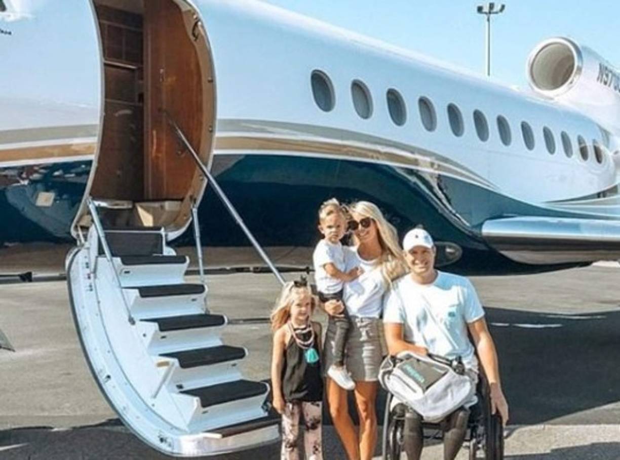 La fiscalía reveló que el veterano habría usado el dinero para realizar pagos de un barco, una camioneta de lujo, un carro de golf y deudas de su tarjeta de crédito.