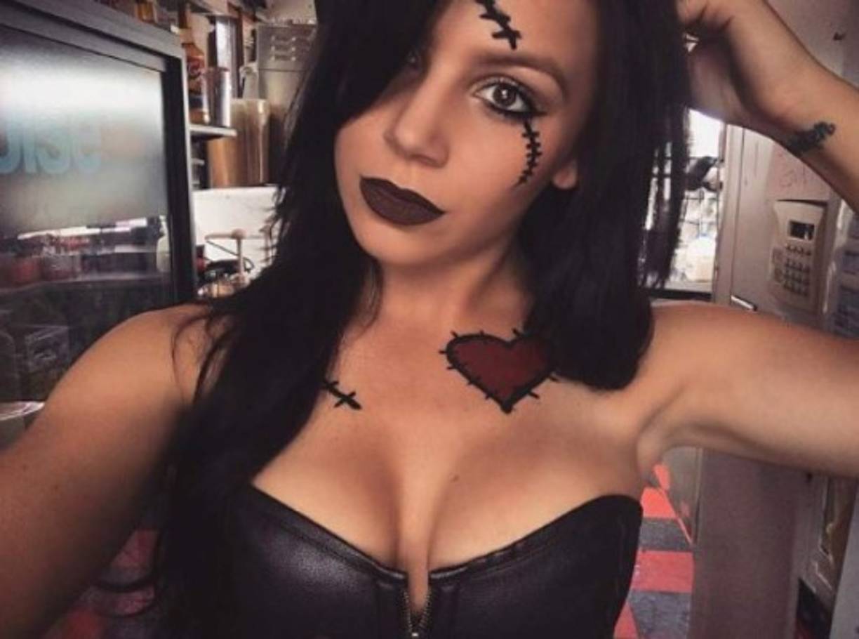 Trabaja en una sucursal de Bottoms Up Espresso, una cafetería no convencional donde sirven café jóvenes en bikini.