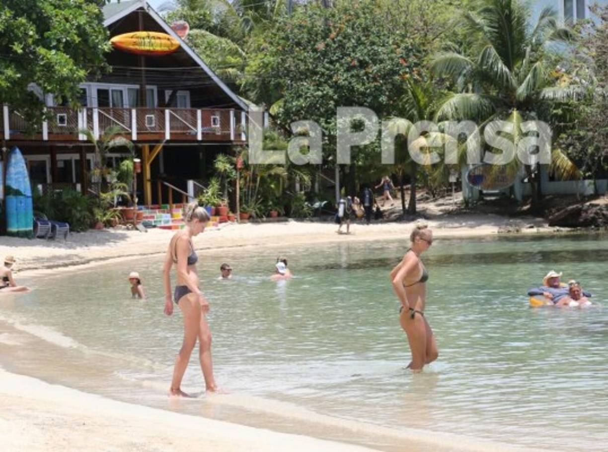 Así disfrutaron de las playas las guapas turistas.