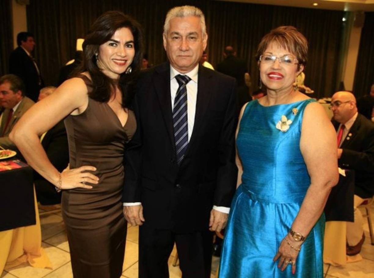 Azucena y Alberto Conedera con Santa Euceda.