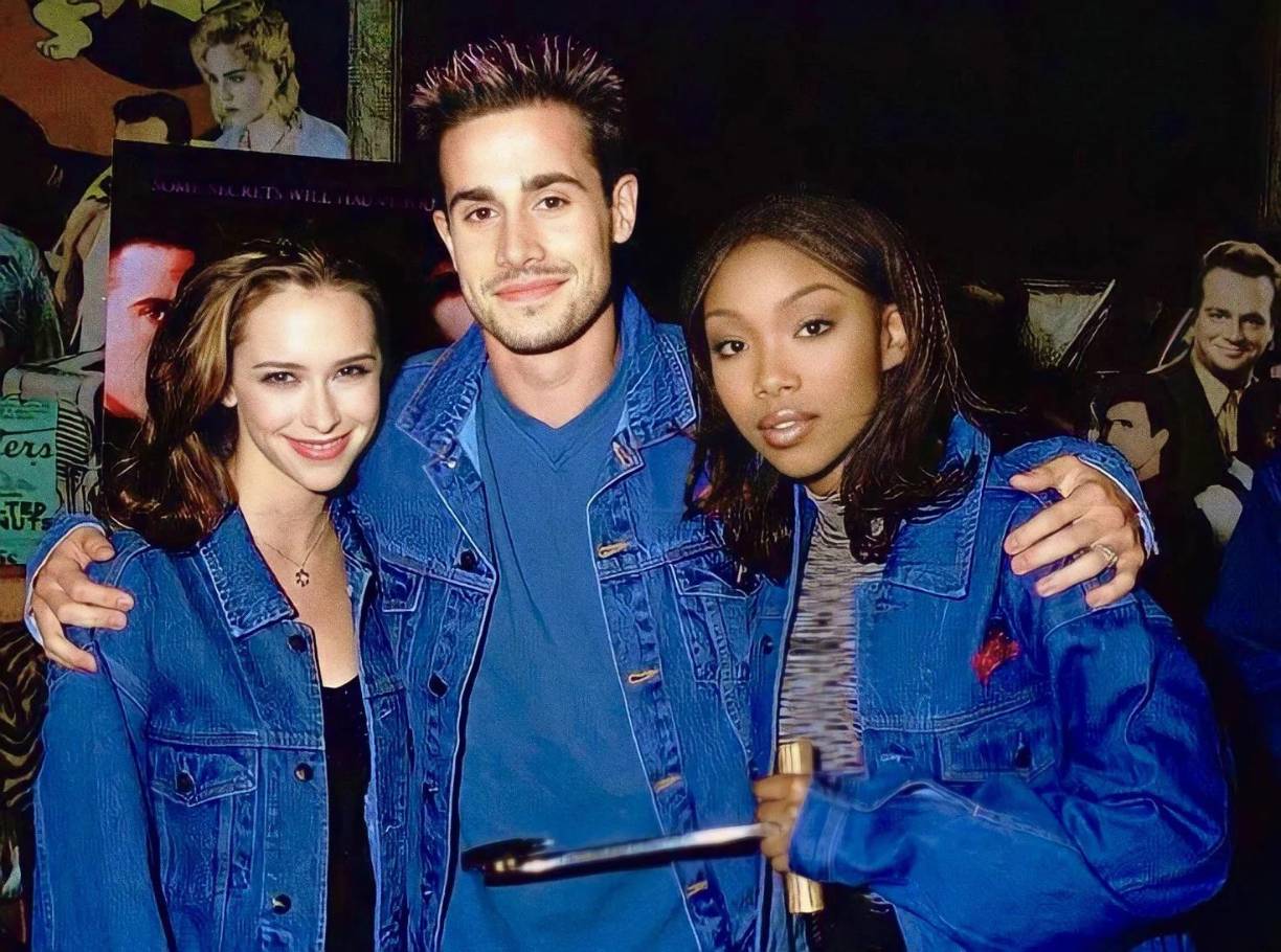 Para 2025, Jennifer Love Hewitt tiene varios proyectos emocionantes en el horizonte. Uno de los más destacados es su regreso a la franquicia I Know What You Did Last Summer. 