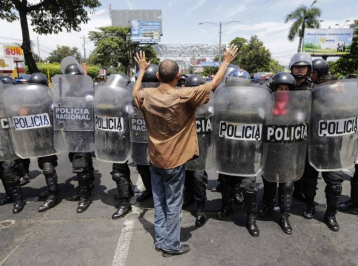 Los manifestantes acusaron a la Policía nicaragüense de 'practicar actos de intimidación', a lo que no cedieron.<br/>