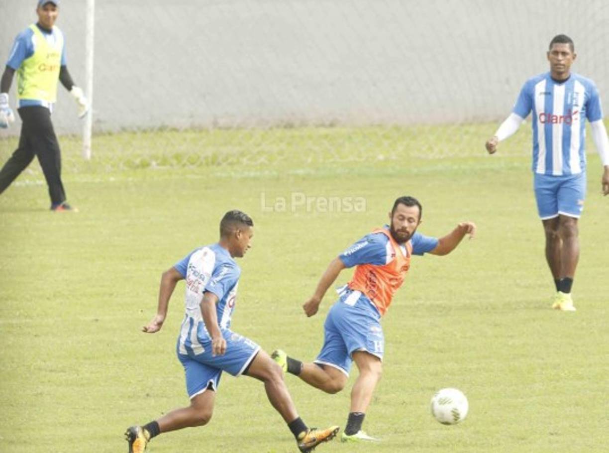 Alfredo Mejía será titular ante Australia, Bryan Acosta pelea por ser su compañero en el centro del campo. El jugador del Tenerife pelea el puesto con Claros.