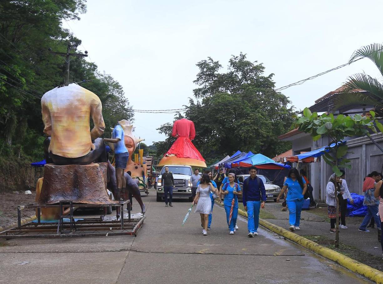 El Festival, una tradición de 24 años, cuenta este año con 14 chimeneas, la más alta de 9 metros.