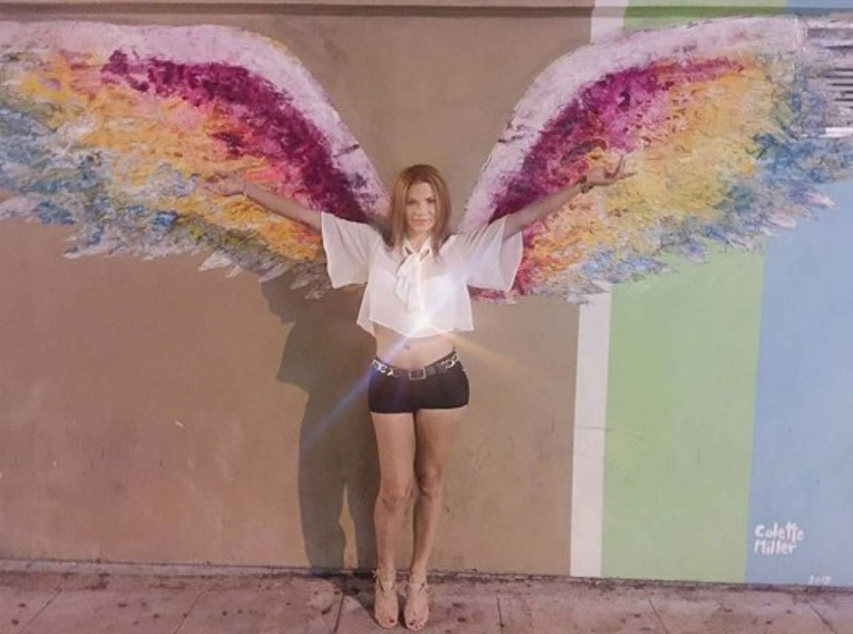 Vidente dijo que desde pequeña en su casa la llamaban Moni, ya que la consideraban como un amuleto de la buena suerte y con el paso de los años lo modificó para que sonara como 'money' que significa dinero, sumado a esto la M de ‘mujer’ y H de ‘hombre’. MIRA: <a href='https://www.laprensa.hn/fotogalerias/farandula/1359214-411/yanet-garc%C3%ADa-muestra-sus-estr%C3%ADas-no-soy-perfecta' style='color:red;text-decoration:underline' target='_blank'>Yanet García muestra las estrías en sus glúteos: 'No soy perfecta'</a>