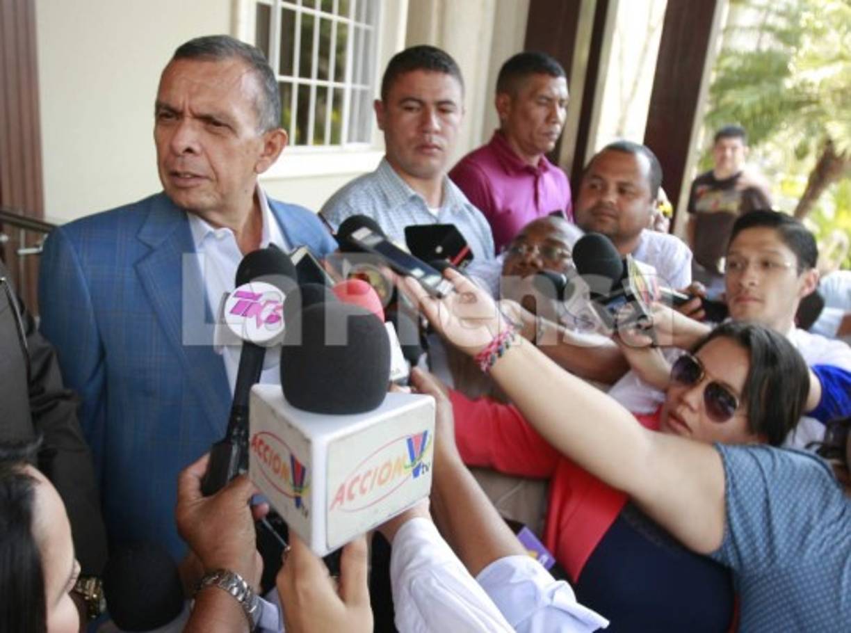 Pepe Lobo dijo que no está resentido con su partido y culpó a cinco personas, que tildó de 'los jinetes del apocalipsis', de ser los responsables de los requerimientos en contra de su esposa.