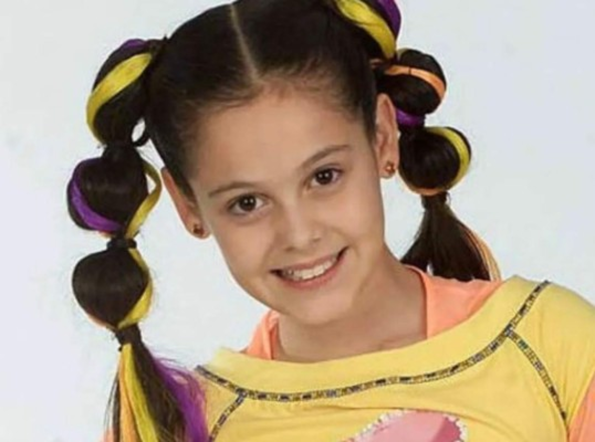 Allisson Lozz comenzó su carrera siendo tan solo una niña en el programa ‘Código F.A.M.A’; gracias a su talento, carisma y belleza incursionó en las telenovelas infantiles y después formó parte de 'Misión SOS'.