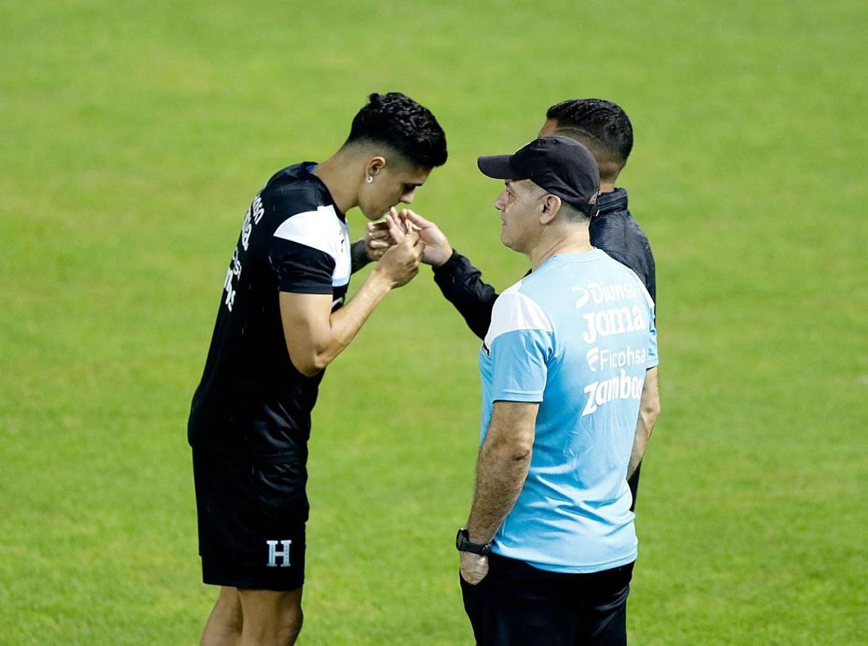 Luis Palma marcó dos goles el viernes para el triunfo de la Selección de Honduras (2-0) sobre México.