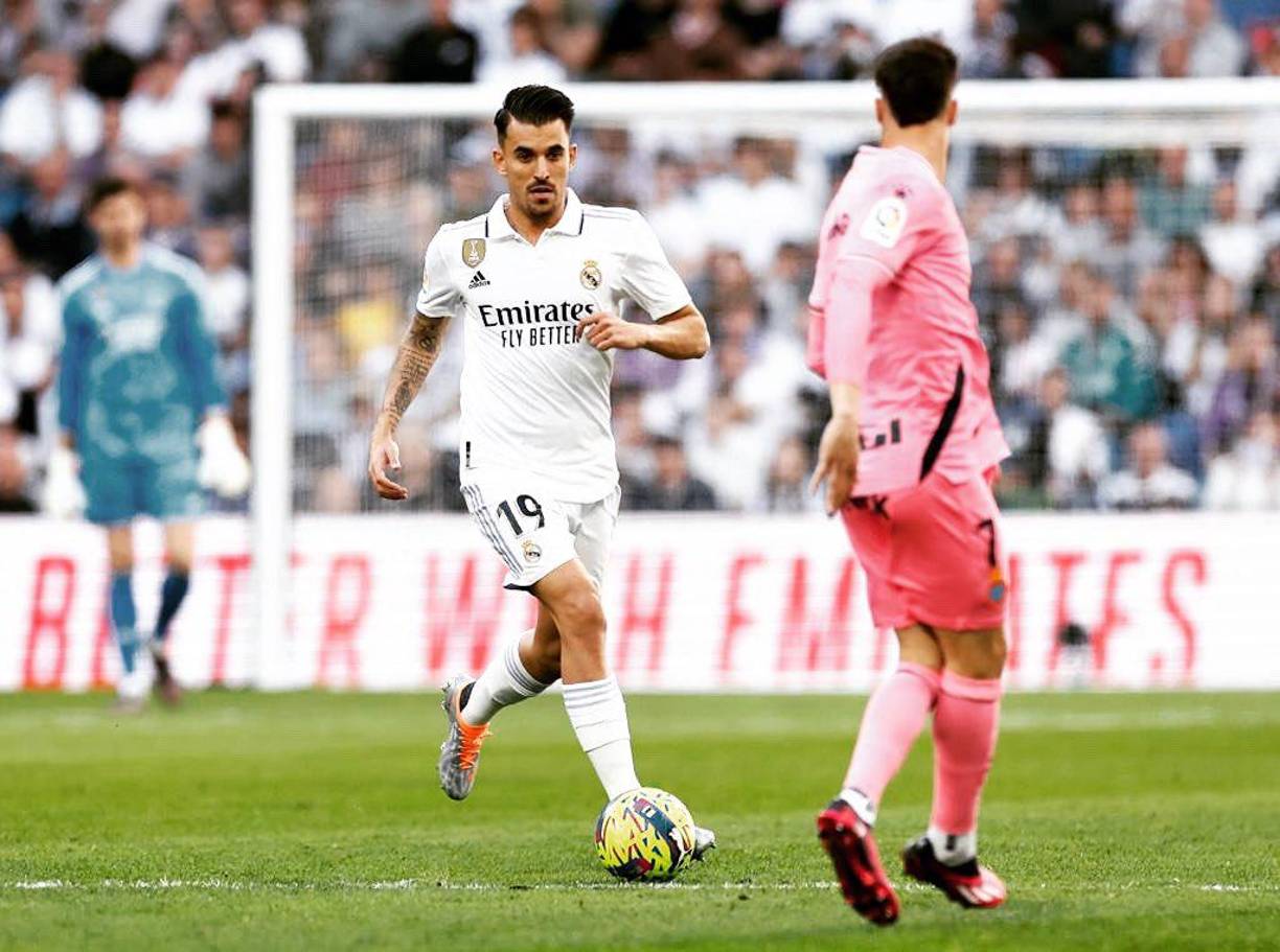 Dani Ceballos: El Diario Marca informa que el volante se aleja del Real Madrid por lo que al parece saldría del club blanco.